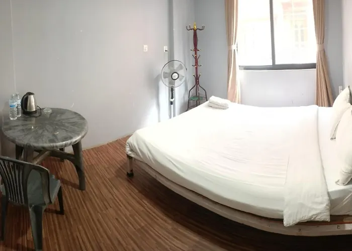 Bed and breakfast Down To Earth 3*